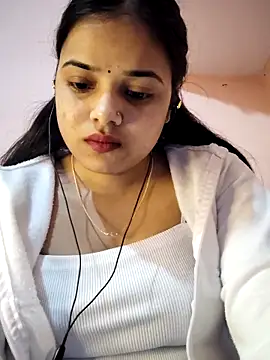 Snapshot of RAYI_123 chatting on February 1, 2:37 pm RAYI 123 online show from February 1, 2:37 pm