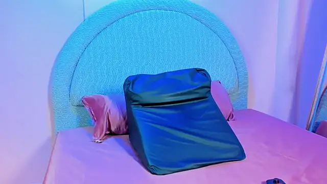 yeikafoxy online show from April 19, 11:44 am