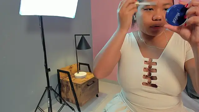 yeikafoxy online show from April 18, 10:50 am