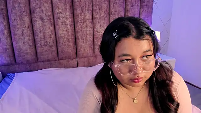 Snapshot of Charlotte_Baker19 chatting on January 30, 11:13 pm Charlotte Baker19 online show from January 30, 11:13 pm