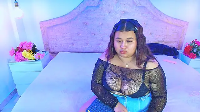 Snapshot of Charlotte_Baker19 chatting on February 2, 8:19 pm Charlotte Baker19 online show from February 2, 8:19 pm