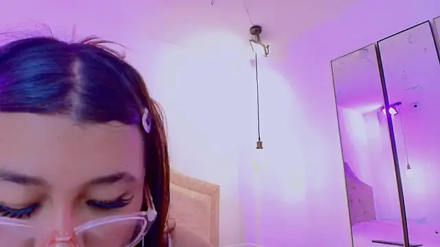 Snapshot of Charlotte_Baker19 chatting on February 24, 5:22 am Charlotte Baker19 online show from February 24, 5:22 am