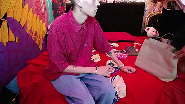 SimonAndJocelyn online show from February 15, 10:42 pm