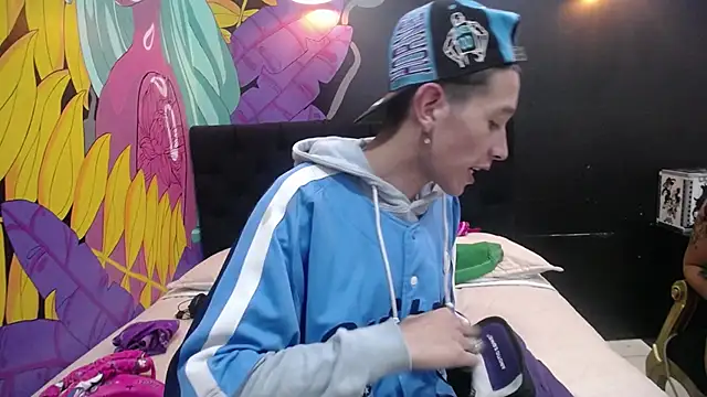 SimonAndJocelyn online show from February 20, 10:59 pm