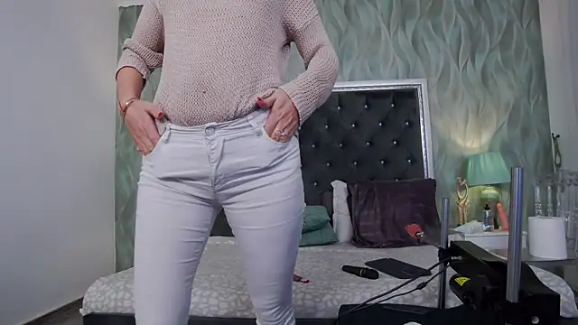 Snapshot of LissaAnn chatting on March 1, 4:01 am LissaAnn online show from March 1, 4:01 am