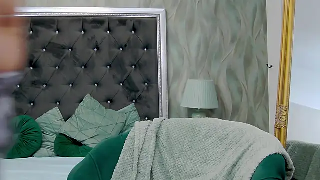 Snapshot of LissaAnn chatting on February 20, 6:24 pm LissaAnn online show from February 20, 6:24 pm