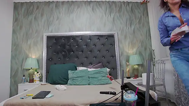 Snapshot of LissaAnn chatting on February 28, 4:01 am LissaAnn online show from February 28, 4:01 am