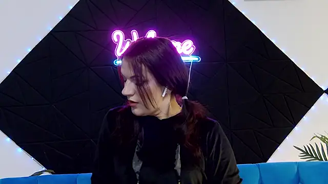 Snapshot of LissaAnn chatting on February 13, 4:01 am LissaAnn online show from February 13, 4:01 am