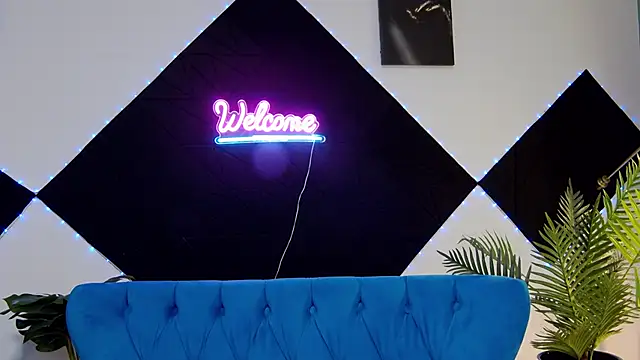 Snapshot of LissaAnn chatting on February 6, 3:57 am LissaAnn online show from February 6, 3:57 am