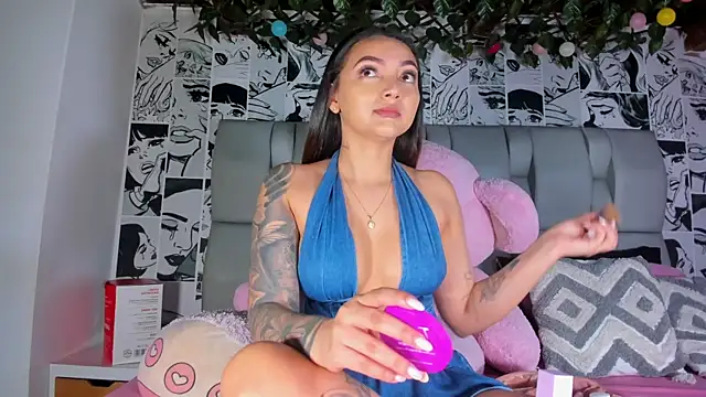 Snapshot of LucyRosse chatting on July 17, 11:18 am LucyRosse online show from July 17, 11:18 am