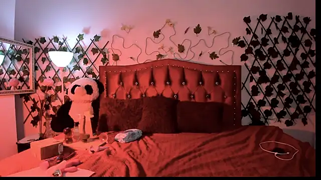 IZZY BEAUTIFUL online show from September 18, 9:18 pm
