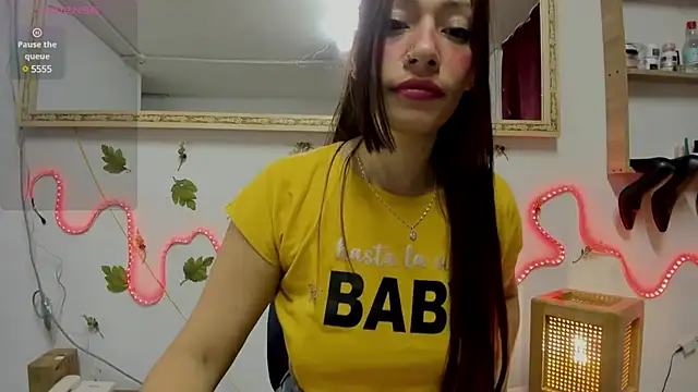 IZZY BEAUTIFUL online show from February 26, 9:31 pm
