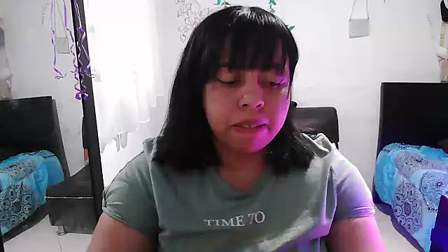 Snapshot of alexandraluv chatting on October 18, 8:11 pm alexandraluv online show from October 18, 8:11 pm
