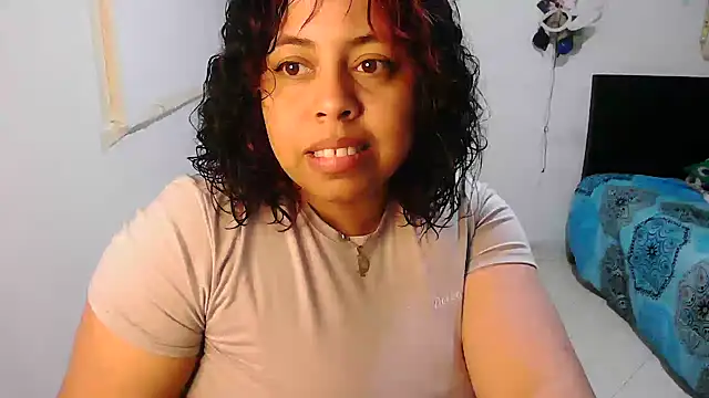 alexandraluv online show from December 5, 12:32 am