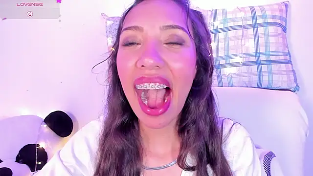 Miss veronicaa2 online show from February 24, 4:15 pm