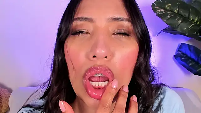 Miss veronicaa2 online show from May 7, 1:14 pm