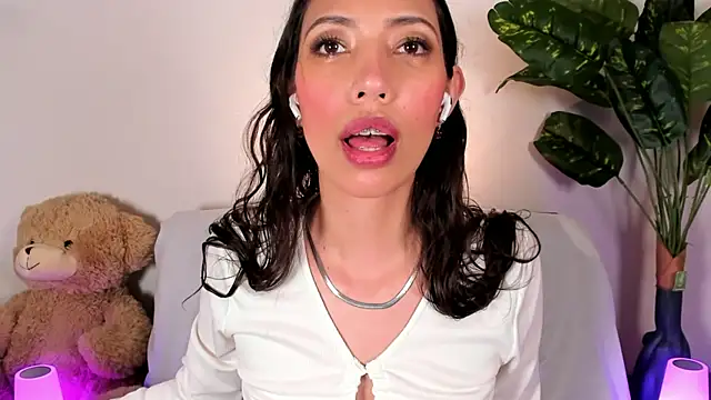 Miss veronicaa2 online show from May 11, 1:23 pm