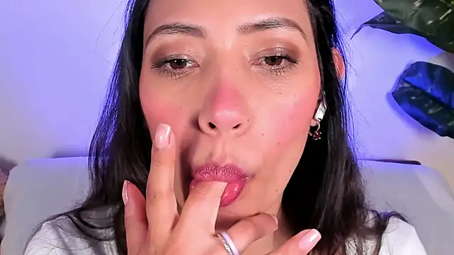 Miss veronicaa2 online show from May 14, 1:19 pm