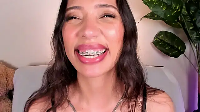 Miss veronicaa2 online show from May 22, 1:20 pm
