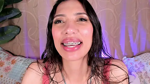 Miss veronicaa2 online show from June 18, 1:16 pm