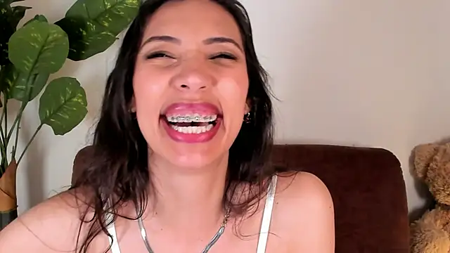Miss veronicaa2 online show from April 1, 9:01 pm