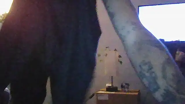 Snapshot of cruz815 chatting on October 12, 1:07 am cruz815 online show from October 12, 1:07 am