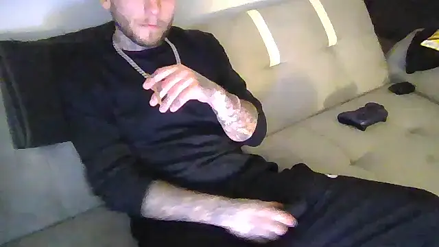 cruz815 online show from December 5, 8:50 pm