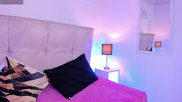 mac-sara online show from March 21, 8:08 pm