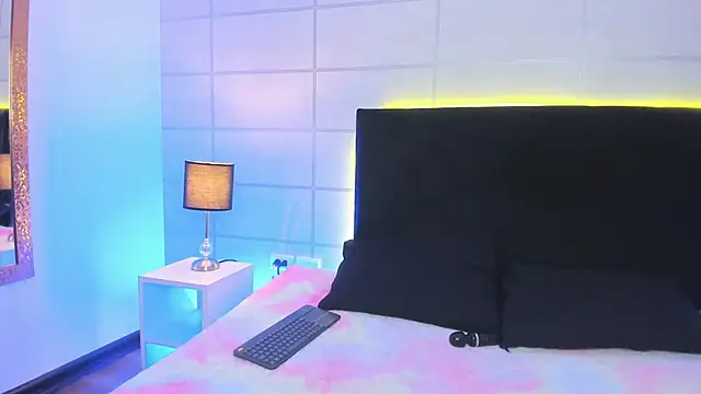 mac-sara online show from October 23, 7:01 pm