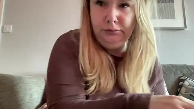 Snapshot of BustyHayleyUk chatting on March 26, 5:11 pm BustyHayleyUk online show from March 26, 5:11 pm