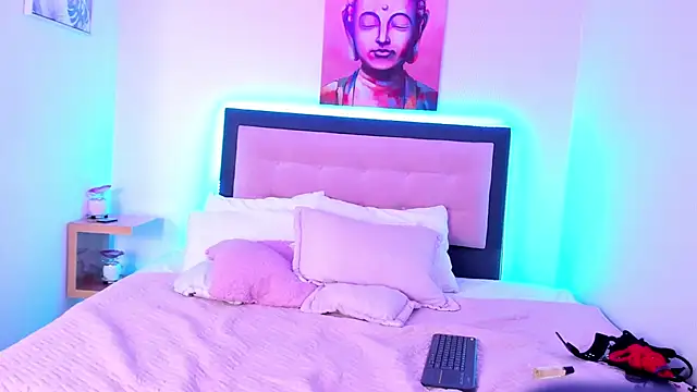 sophie moonnn online show from February 5, 11:39 pm