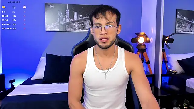 Snapshot of Max_Conor1 chatting on May 11, 11:11 am Max Conor1 online show from May 11, 11:11 am