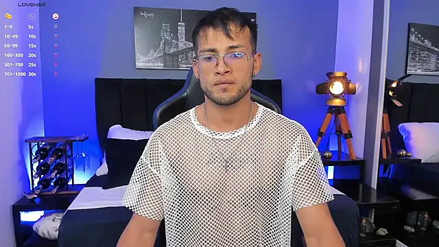 Max Conor1 online show from December 22, 4:12 am