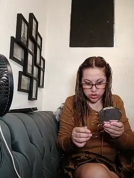 Snapshot of MirandaLatinaLovely chatting on July 19, 5:32 pm MirandaLatinaLovely online show from July 19, 5:32 pm