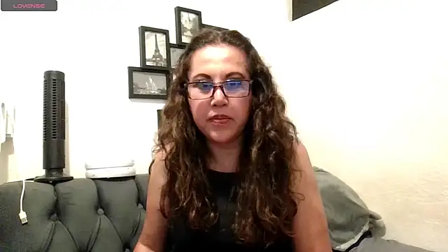 Snapshot of MirandaLatinaLovely chatting on June 11, 3:36 am MirandaLatinaLovely online show from June 11, 3:36 am