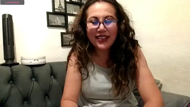 Snapshot of MirandaLatinaLovely chatting on June 10, 4:46 am MirandaLatinaLovely online show from June 10, 4:46 am
