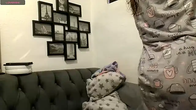 Snapshot of MirandaLatinaLovely chatting on June 14, 5:14 pm MirandaLatinaLovely online show from June 14, 5:14 pm