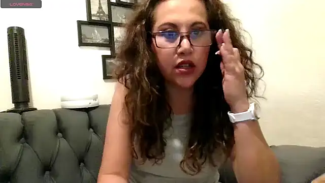 Snapshot of MirandaLatinaLovely chatting on June 14, 3:30 am MirandaLatinaLovely online show from June 14, 3:30 am