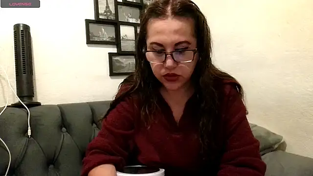 Snapshot of MirandaLatinaLovely chatting on June 10, 5:14 pm MirandaLatinaLovely online show from June 10, 5:14 pm