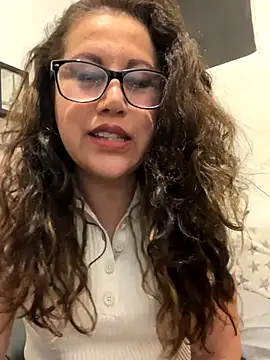 MirandaLatinaLovely online show from December 18, 6:07 am