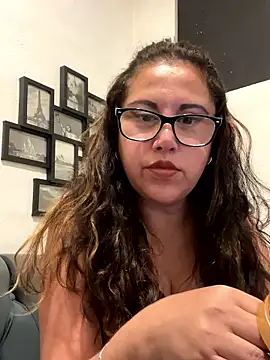 MirandaLatinaLovely online show from November 12, 3:32 am