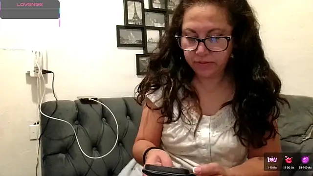 MirandaLatinaLovely online show from December 3, 4:28 pm