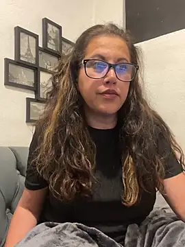 MirandaLatinaLovely online show from December 23, 3:39 am