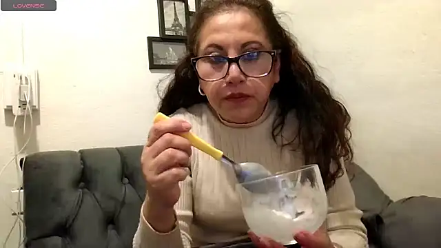 MirandaLatinaLovely online show from January 16, 4:38 am