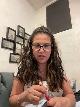 MirandaLatinaLovely online show from November 11, 5:35 am