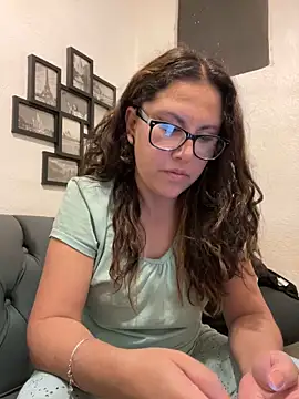 MirandaLatinaLovely online show from November 7, 3:55 am