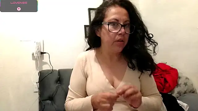 Snapshot of MirandaLatinaLovely chatting on October 3, 3:57 pm MirandaLatinaLovely online show from October 3, 3:57 pm