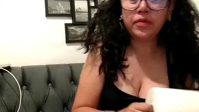 MirandaLatinaLovely online show from October 22, 3:55 pm