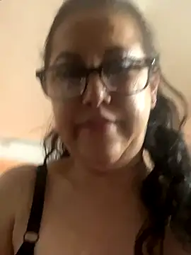 Snapshot of MirandaLatinaLovely chatting on October 8, 4:36 am MirandaLatinaLovely online show from October 8, 4:36 am