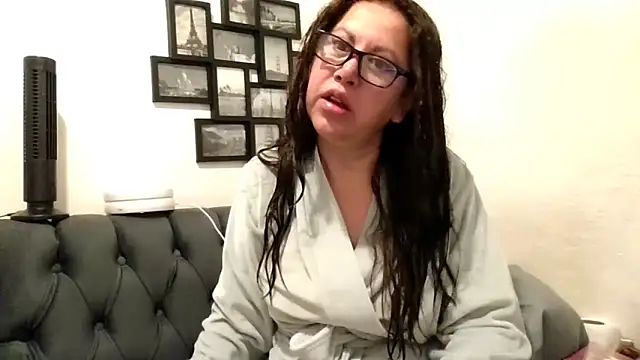 MirandaLatinaLovely online show from March 10, 4:11 pm